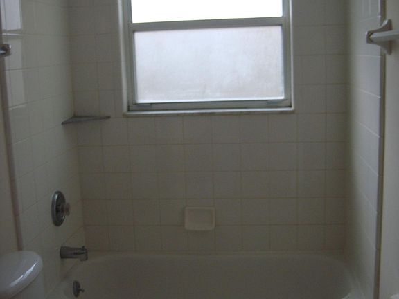 5th image of 717 N Leavitt Ave