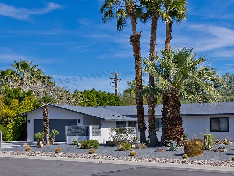 2660 N Farrell Dr — Photo 3