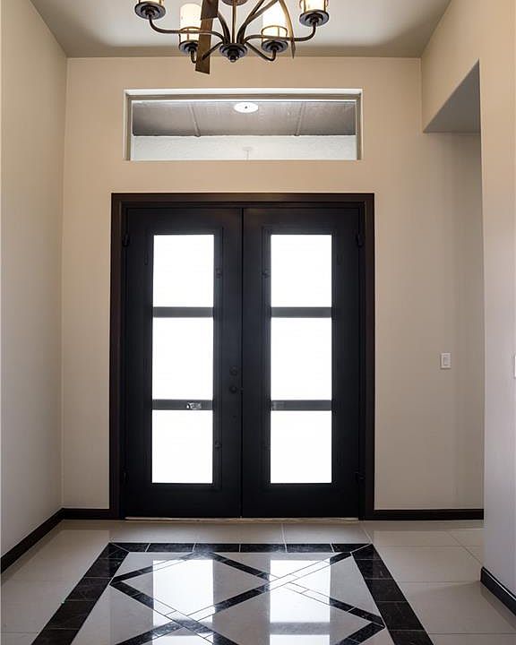 2nd image of 870 Colonial Blf