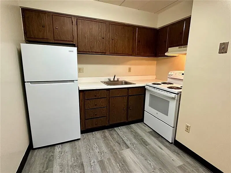 210 Electric Ave — Photo 4