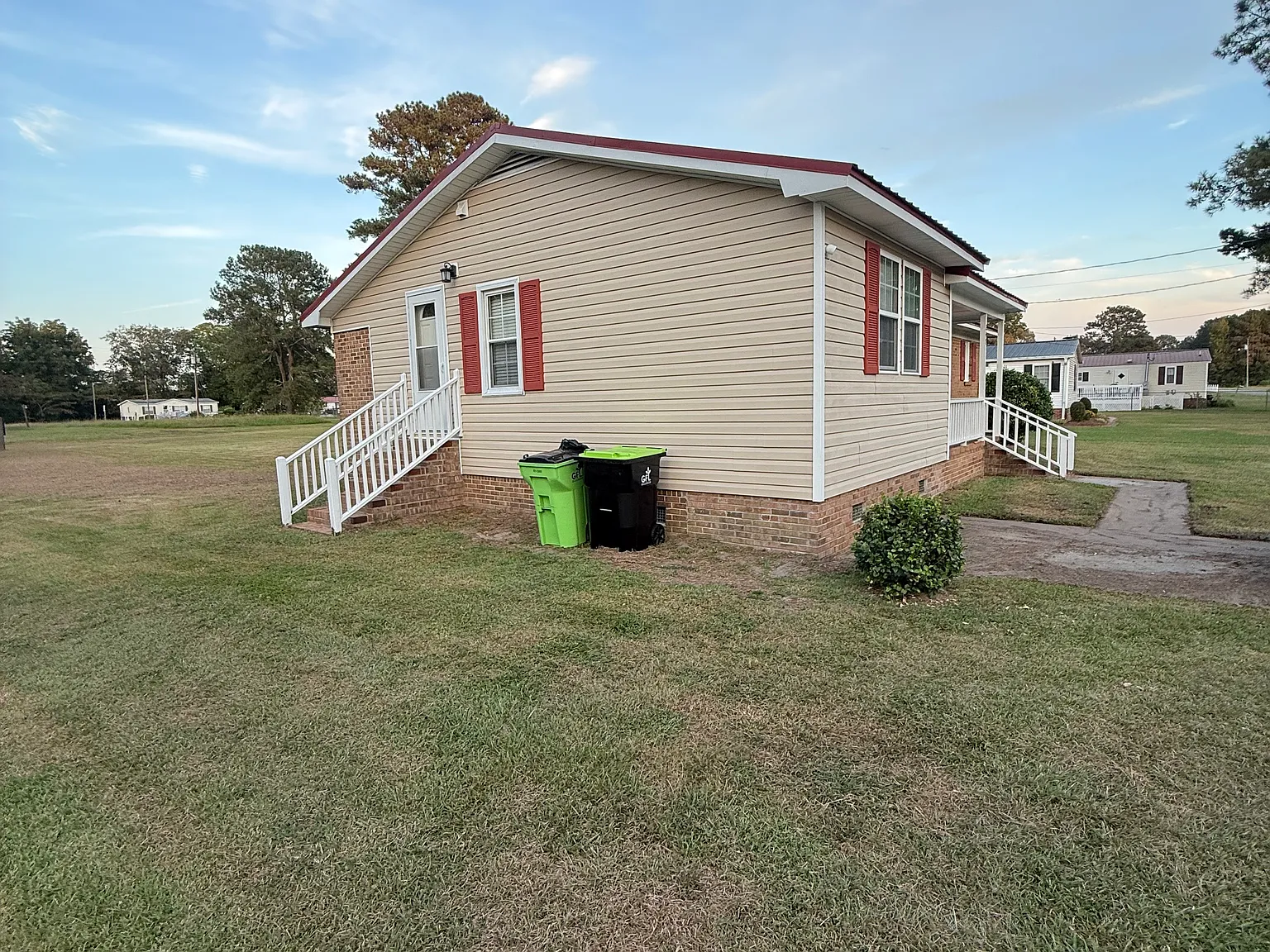 3 bed, 1.5 bath, 1241 sqft, $1,450 — Photo 2