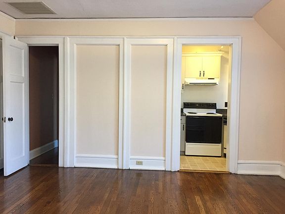 4th image of 265 Charlotte St #31