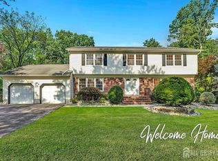 21 Briarwood Dr, Matawan, NJ 07747