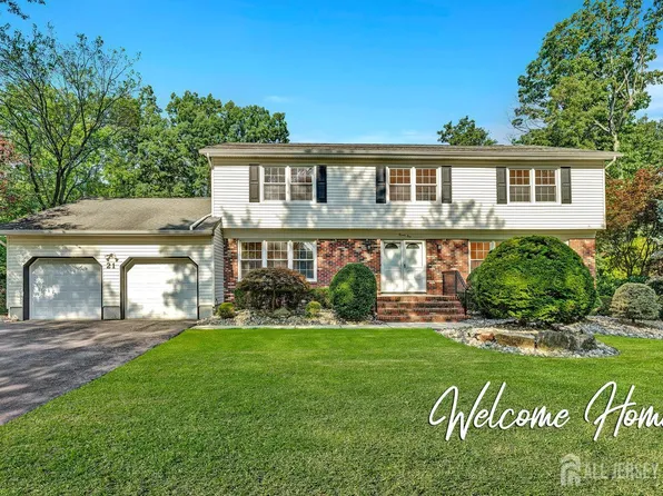 21 Briarwood Dr, Matawan, NJ 07747