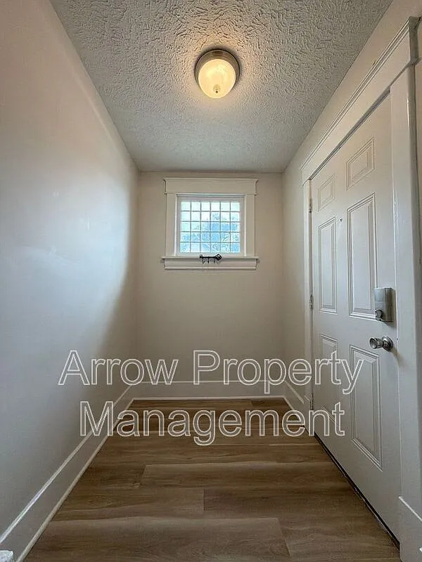 2 bed, 1.0 bath, 1000 sqft, $1,250 — Photo 2