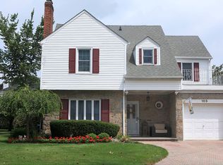 103 Muirfield Rd, Rockville Centre, NY 11570