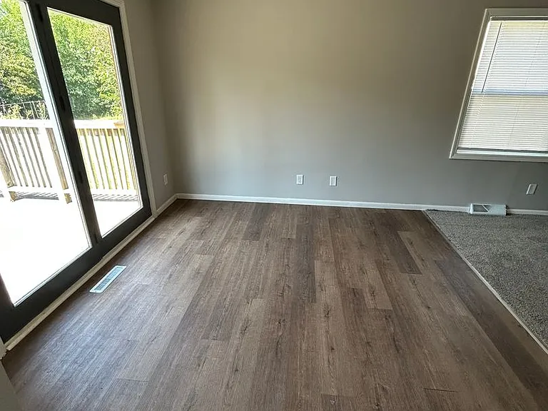 4377 Oxford Dr — Photo 4