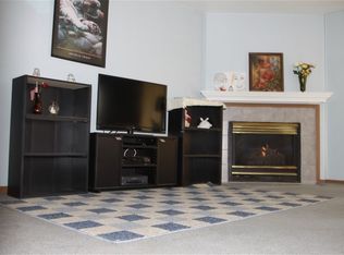 280 Woodridge Cir, South Elgin, IL 60177