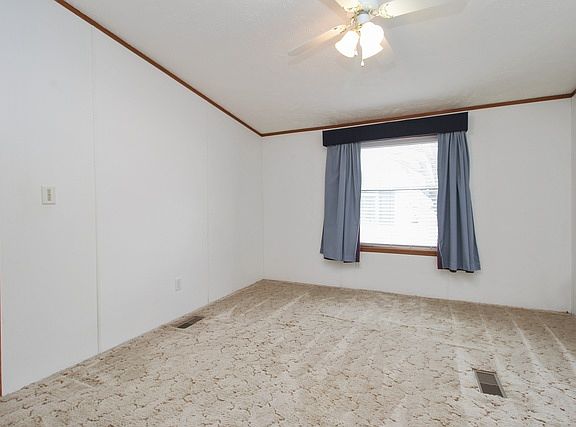4th image of 1130 Ash Ct