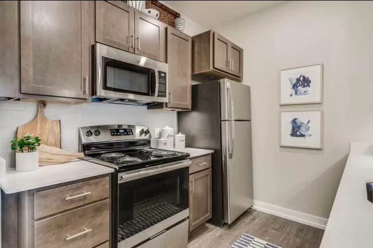 2 bed, 997 sqft, $1,905 — Photo 4
