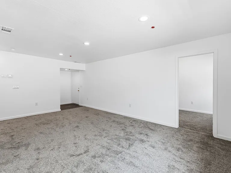 Oakbrook Apartments — Photo 19