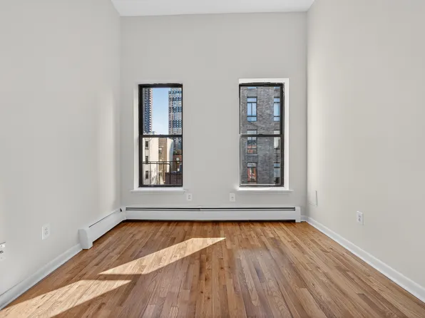 433 W 45th St APT 4C, New York, NY 10036
