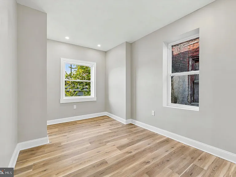 2811 W Albert St — Photo 10