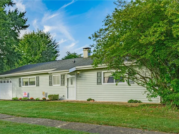 5798 Fairview Dr, Sanborn, NY 14132