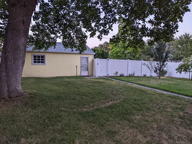 2404 W Kiernan Ave — Photo 5
