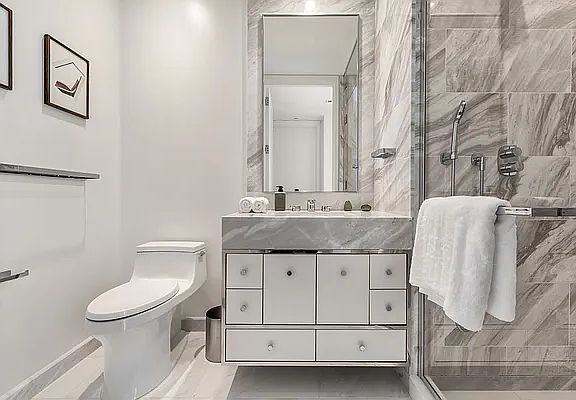 4th image of 138 E 50th St #15C