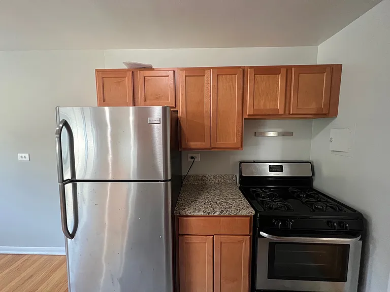 2036 W Foster Ave #B4 — Photo 2