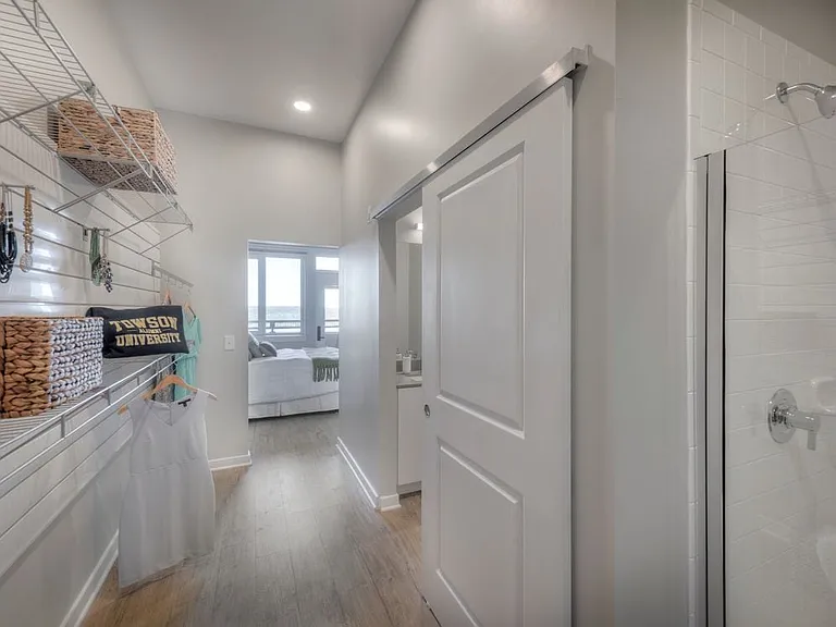 Scheme 1 - Modern Customizable Closet