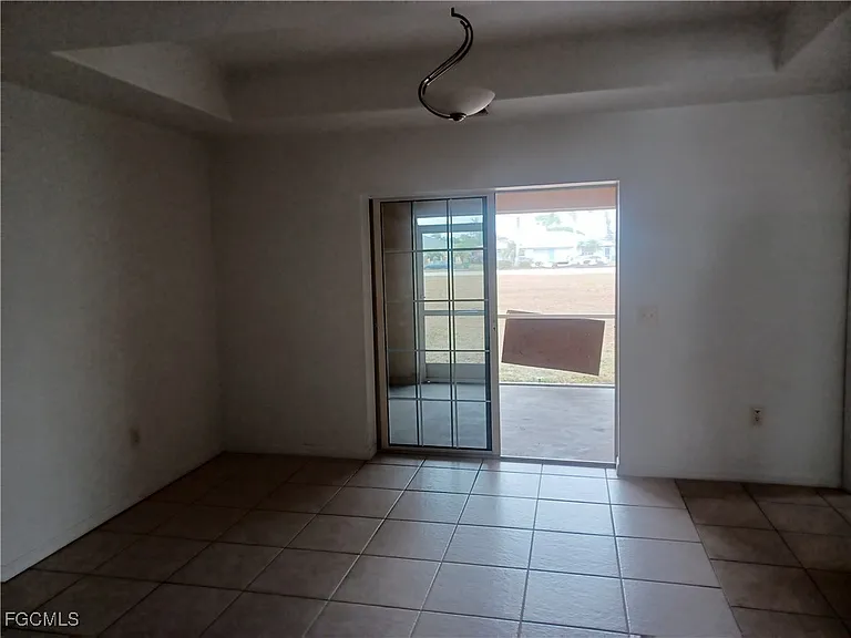 3020 SE Santa Barbara Pl — Photo 8