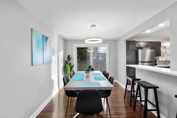 4 bed, 2.5 bath, 1155 sqft, $8,100 — Photo 2
