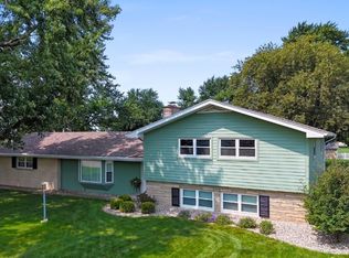 1194 N Meadow Dr, Kankakee, IL 60901