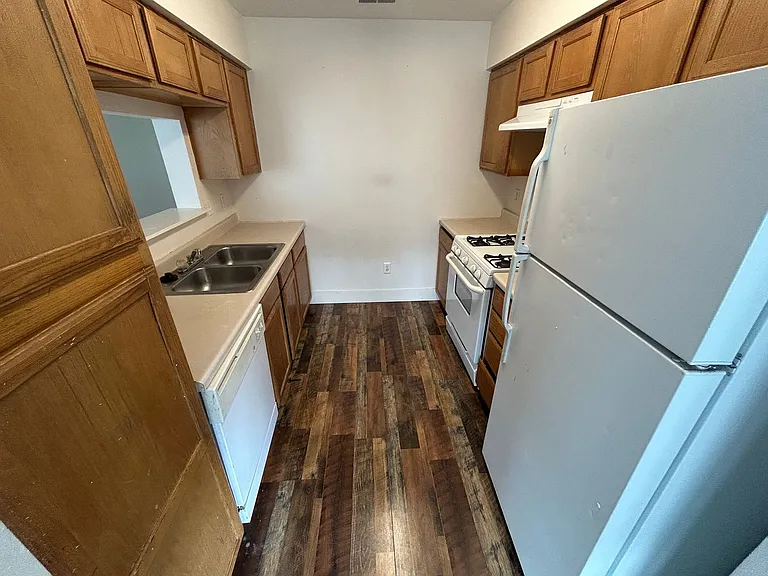 Riverton Apartments — Photo 11