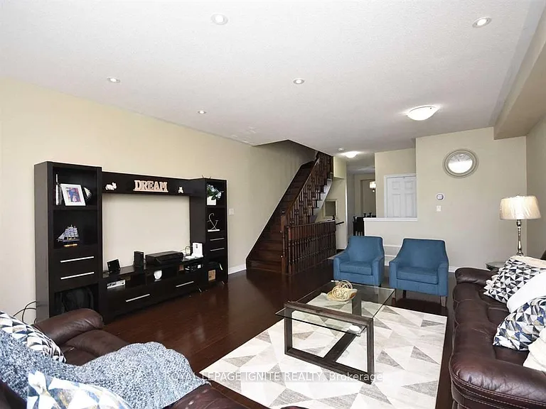 40 Cedar Lake Cres — Photo 10