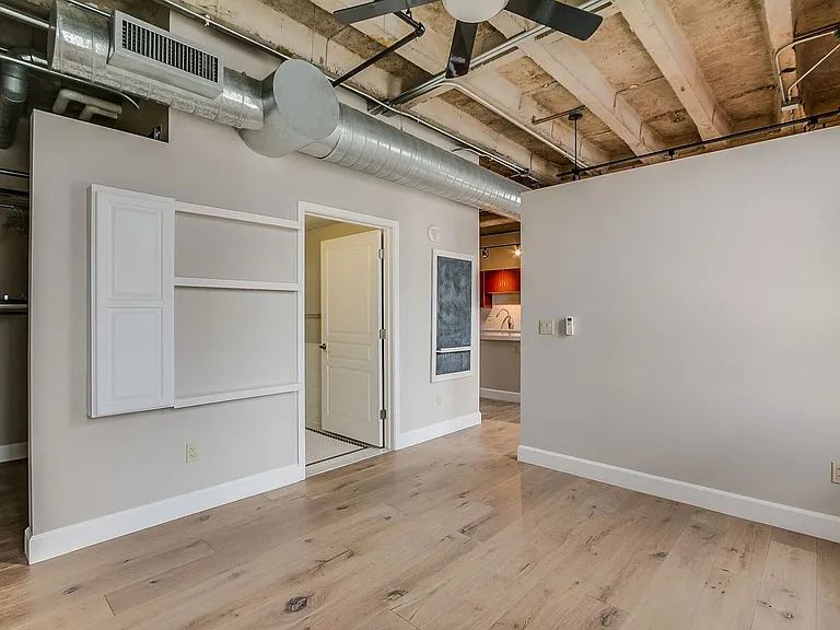 114 W Adams St #610 — Photo 14