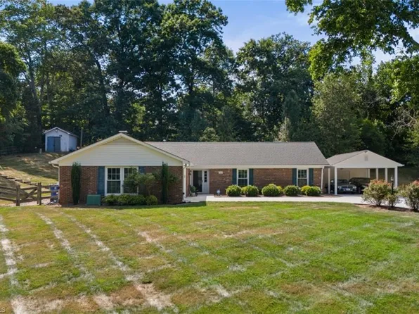 240 Post Oak Rd, Kernersville, NC 27284