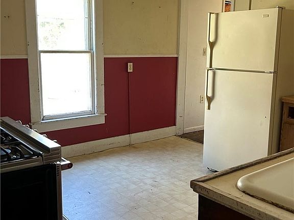 5th image of 23 Church St