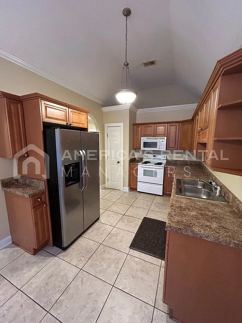 Townhome in Hoover, AL Available to View with 48 Hour Notice — Photo 4