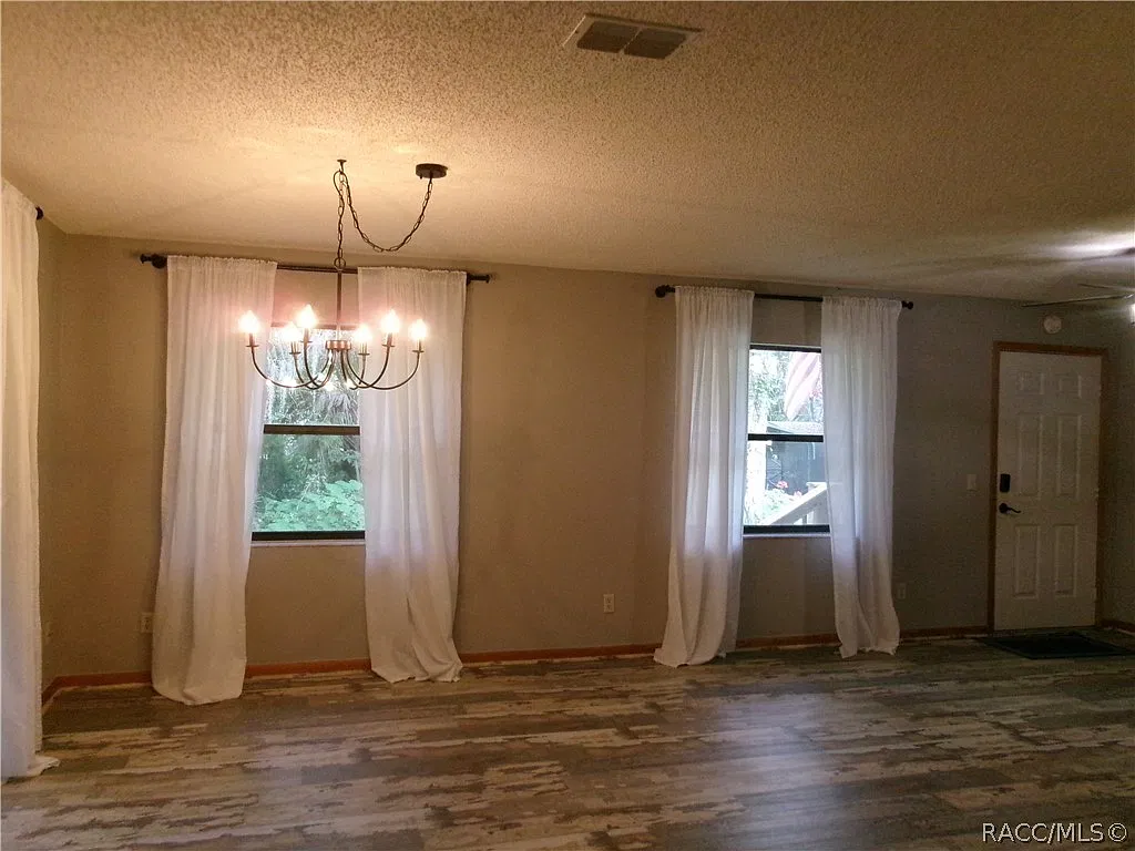 2 bed, 1200 sqft, $2,200 — Photo 3