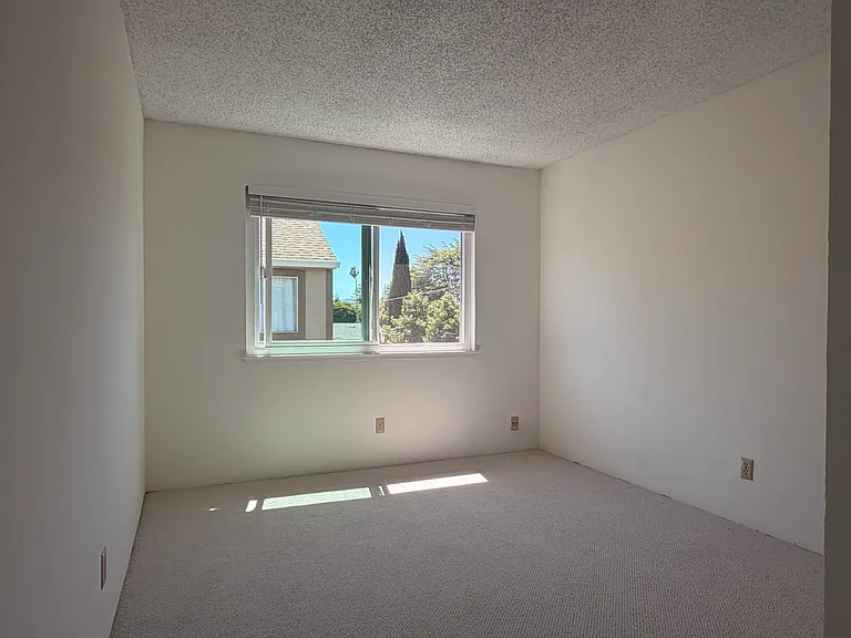 2456 W Bayshore Rd #10 — Photo 17