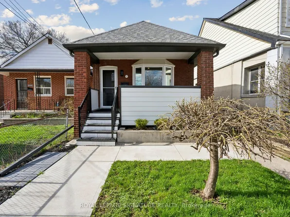 972 Cosburn Ave, Toronto, ON M4C 2W9