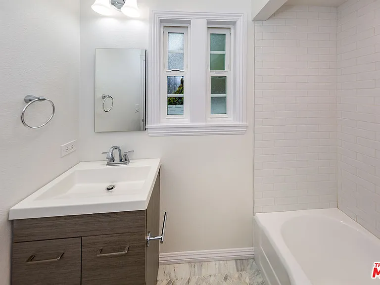 4184 Jackson Ave — Photo 8