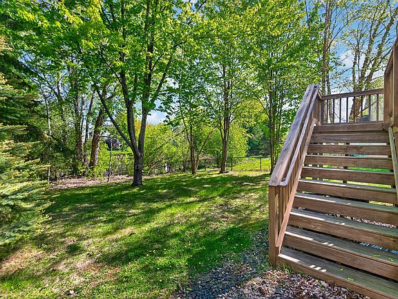 5th image of 688 Eagle Ridge Rd