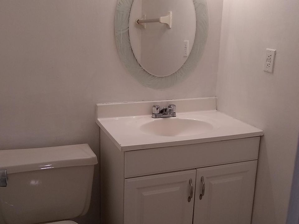 2nd image of 550 SW 115th Ave APT H3