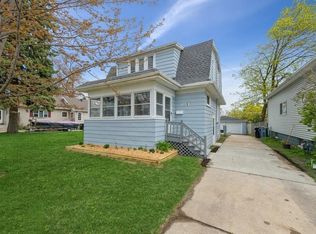1119 Roosevelt Ave, Racine, WI 53406
