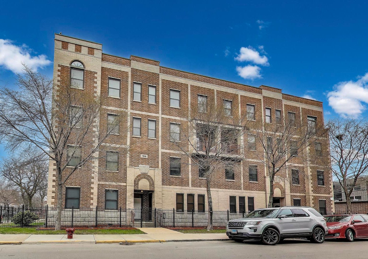 108 E 41st St APT 2E, Chicago, IL 60653 | Zillow