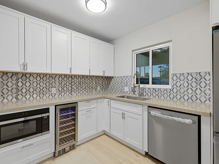 1630 E Catalina Dr — Photo 5