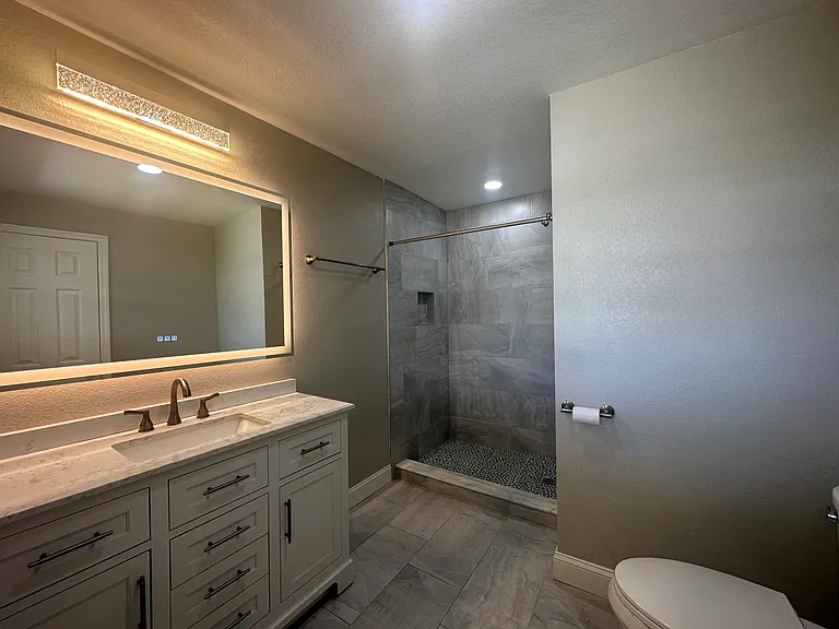 2210 S Euclid Cir #B — Photo 33