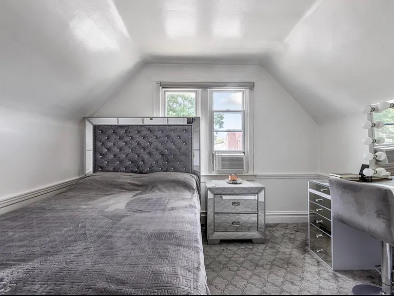 16711 81st Ave — Photo 22