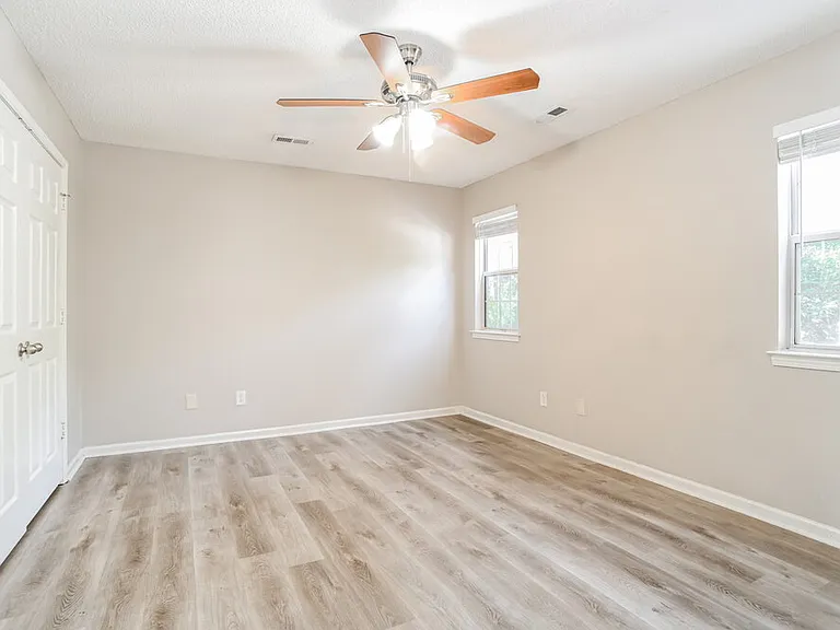 910 Milkfarm Ct — Photo 10