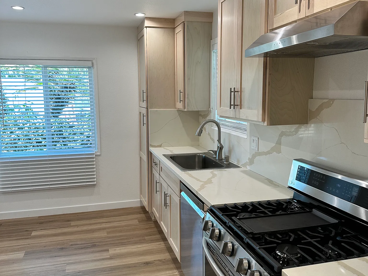 3 bed, 1404 sqft, $3,800 — Photo 4