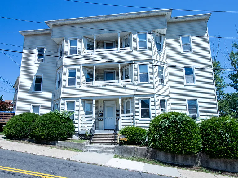 19-21 Perry Hill Rd #2L — Photo 1