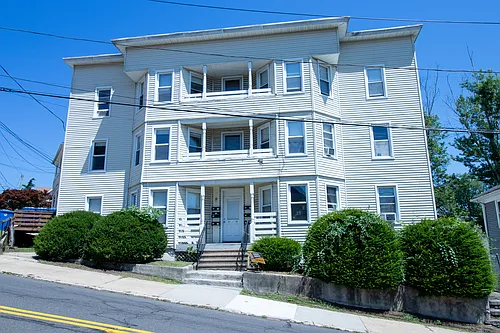 19-21 Perry Hill Rd #2L Photo 1