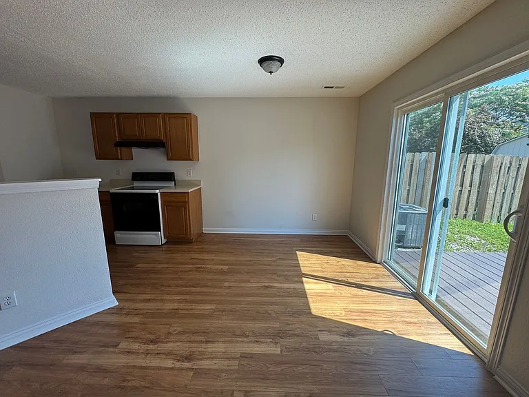 1209 Porchester Ln — Photo 6