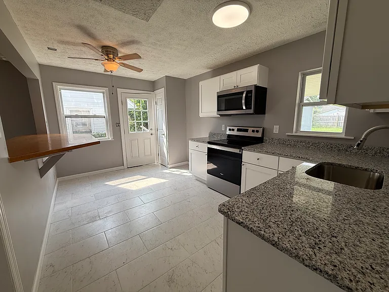 2449 Lehigh Pl — Photo 4