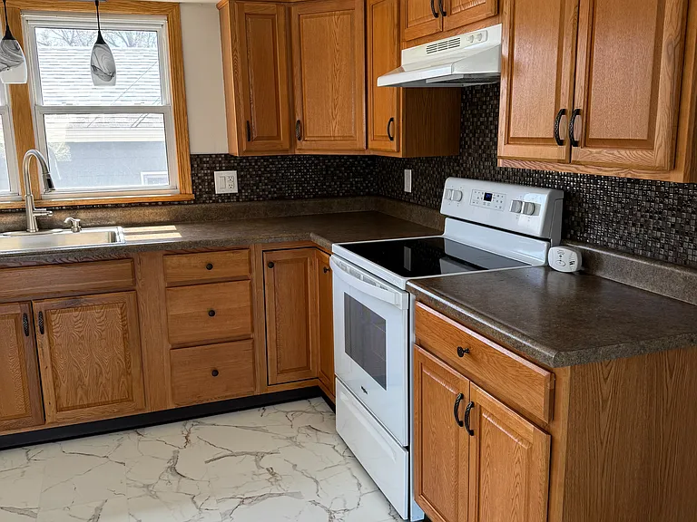 3805 Sunset Dr — Photo 6