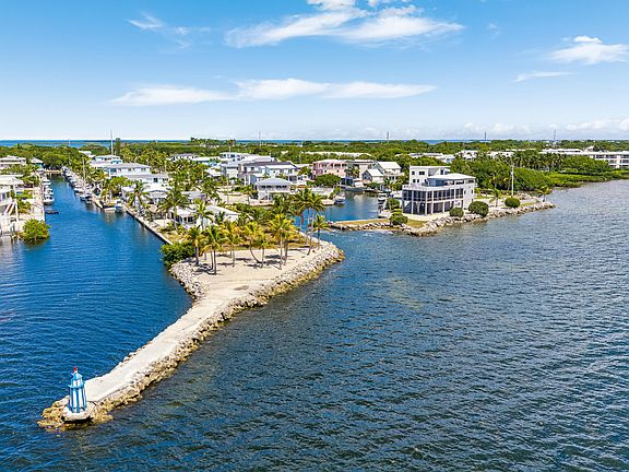 3rd image of 108 Coral Way